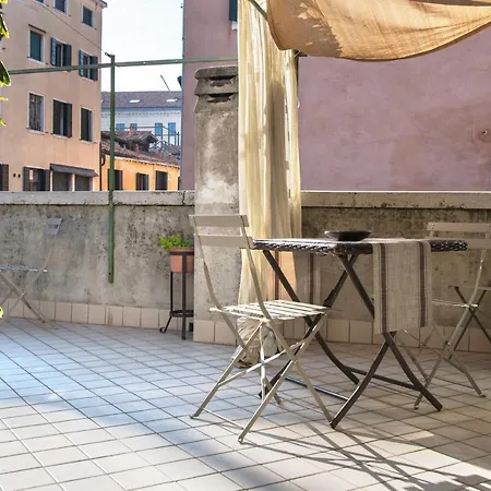 Guest house Tre Sestieri Terrace Canal View