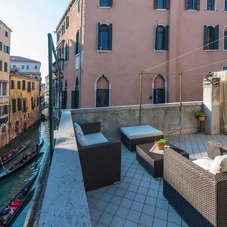 Tre Sestieri Terrace Canal View Guest house
