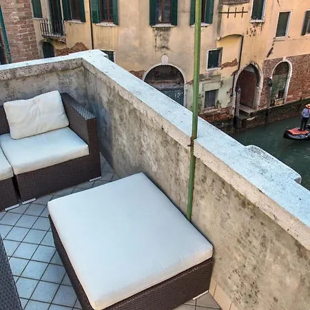Tre Sestieri Terrace Canal View * Venice